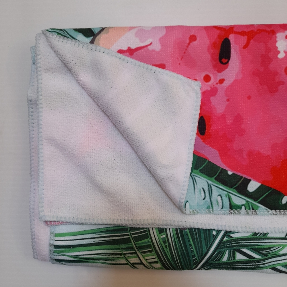 ● NWT Watermelon Microfiber Pool Sandproof Beach Towel - Picture 9 of 12